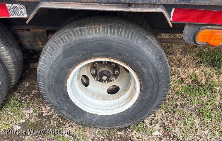 image for item ES8577 1997 Brown flatbed trailer