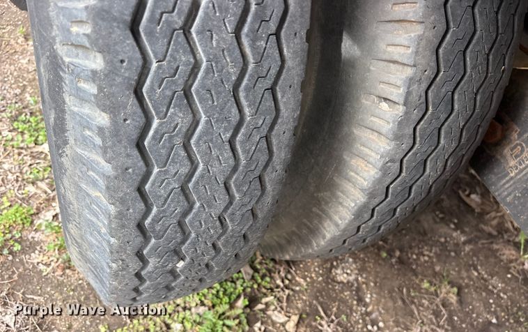 image for item ES8577 1997 Brown flatbed trailer