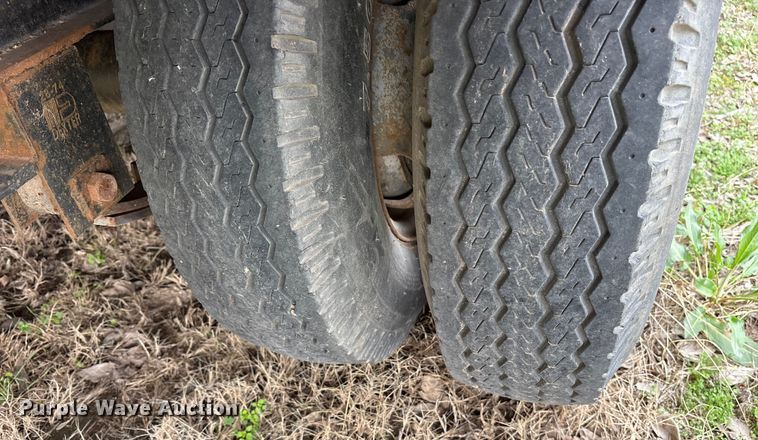 image for item ES8577 1997 Brown flatbed trailer