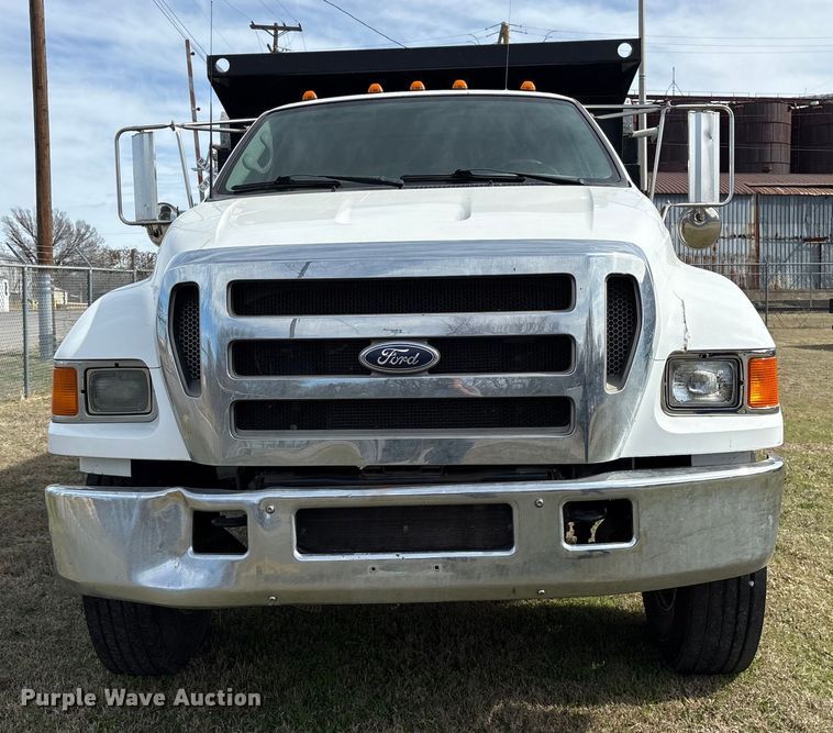 image for item ES8578 2006 Ford F750 Super Duty dump truck
