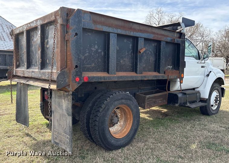 image for item ES8578 2006 Ford F750 Super Duty dump truck
