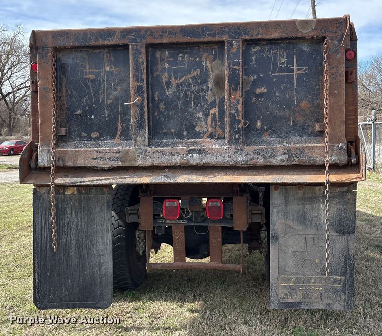 image for item ES8578 2006 Ford F750 Super Duty dump truck