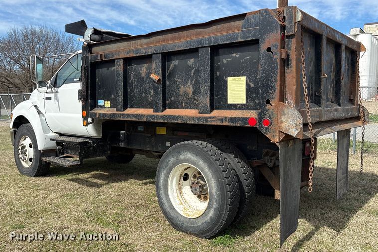 image for item ES8578 2006 Ford F750 Super Duty dump truck