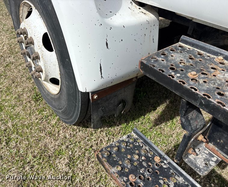 image for item ES8578 2006 Ford F750 Super Duty dump truck