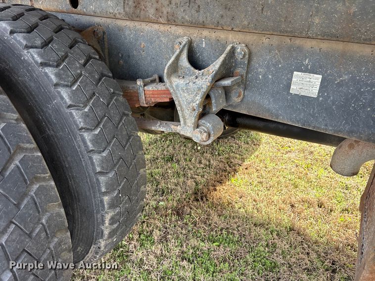 image for item ES8578 2006 Ford F750 Super Duty dump truck