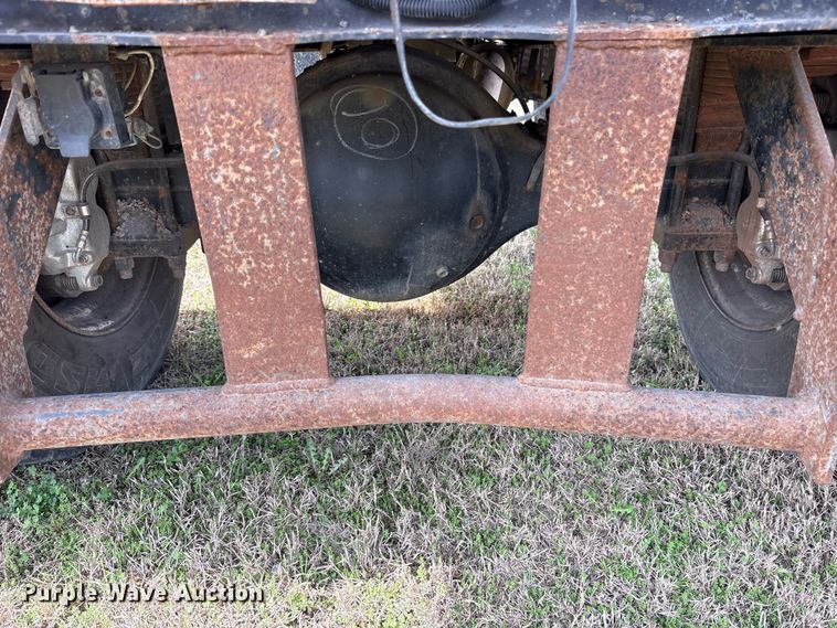 image for item ES8578 2006 Ford F750 Super Duty dump truck