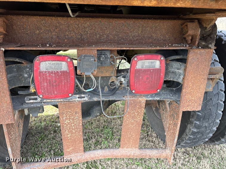 image for item ES8578 2006 Ford F750 Super Duty dump truck