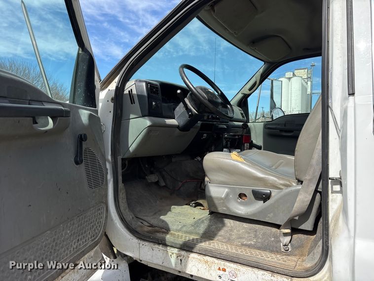 image for item ES8578 2006 Ford F750 Super Duty dump truck