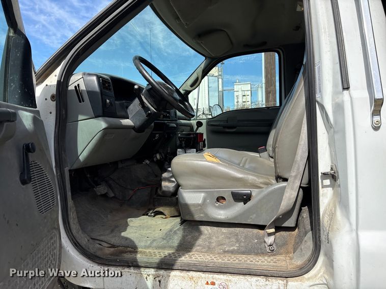 image for item ES8578 2006 Ford F750 Super Duty dump truck