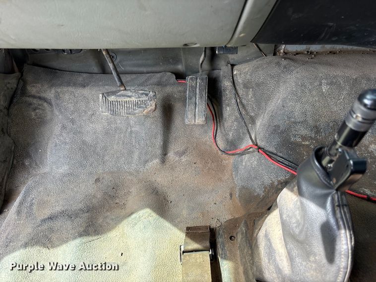 image for item ES8578 2006 Ford F750 Super Duty dump truck