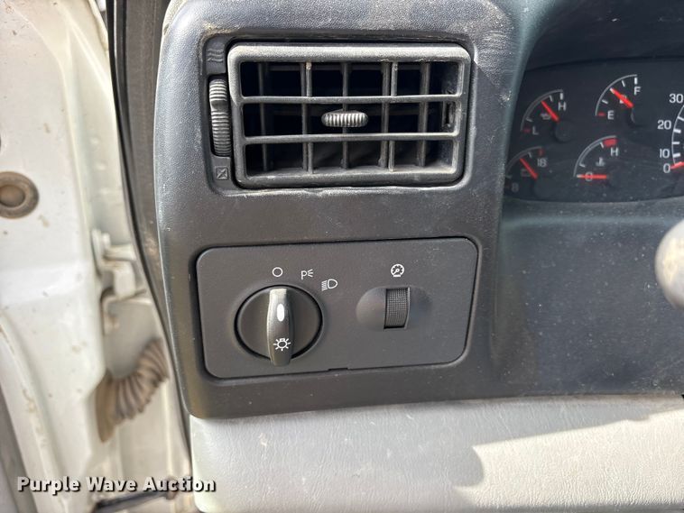 image for item ES8578 2006 Ford F750 Super Duty dump truck