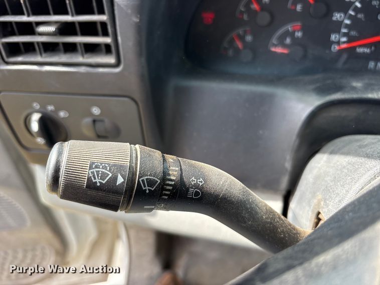 image for item ES8578 2006 Ford F750 Super Duty dump truck