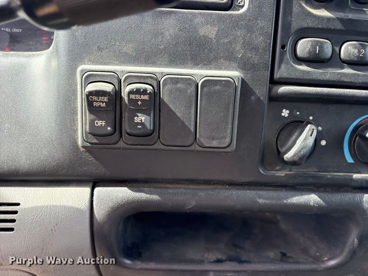 image for item ES8578 2006 Ford F750 Super Duty dump truck