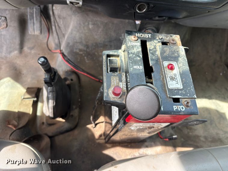 image for item ES8578 2006 Ford F750 Super Duty dump truck