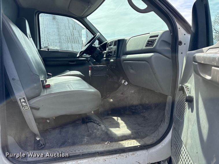 image for item ES8578 2006 Ford F750 Super Duty dump truck