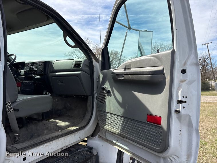 image for item ES8578 2006 Ford F750 Super Duty dump truck