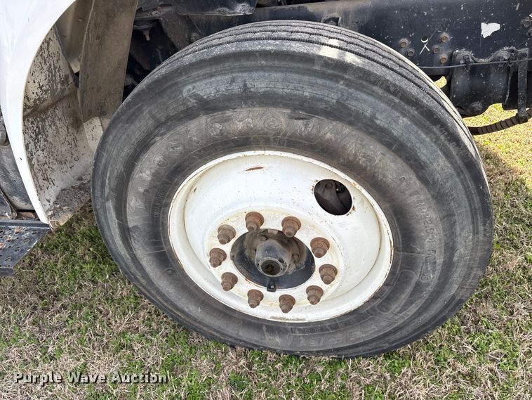 image for item ES8578 2006 Ford F750 Super Duty dump truck