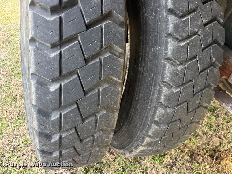 image for item ES8578 2006 Ford F750 Super Duty dump truck