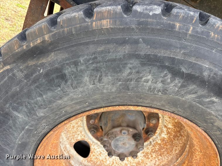 image for item ES8578 2006 Ford F750 Super Duty dump truck