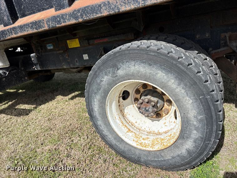 image for item ES8578 2006 Ford F750 Super Duty dump truck