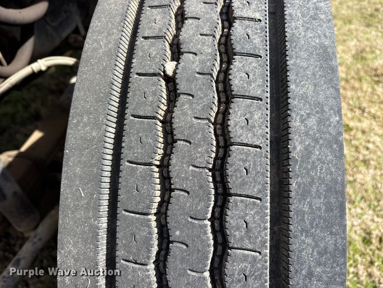 image for item ES8578 2006 Ford F750 Super Duty dump truck