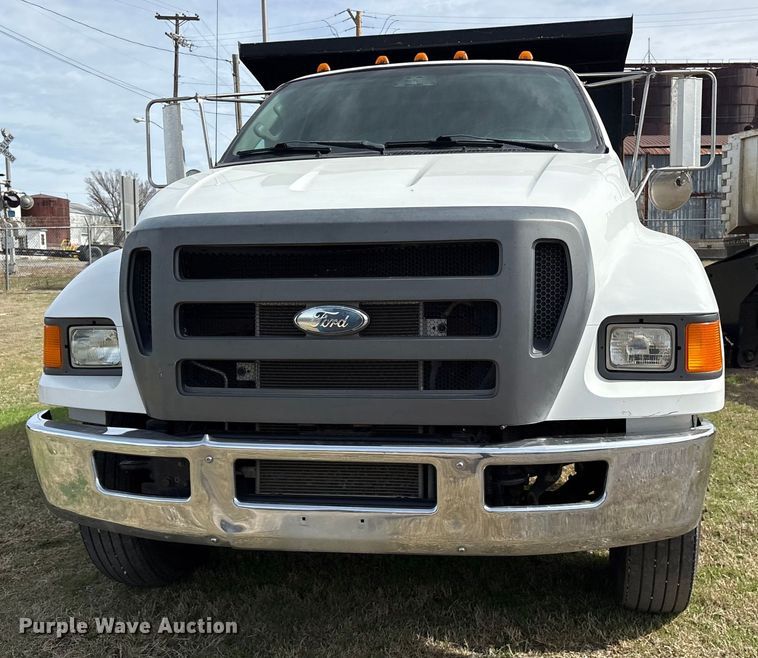 image for item ES8580 2009 Ford F750 Super Duty dump truck