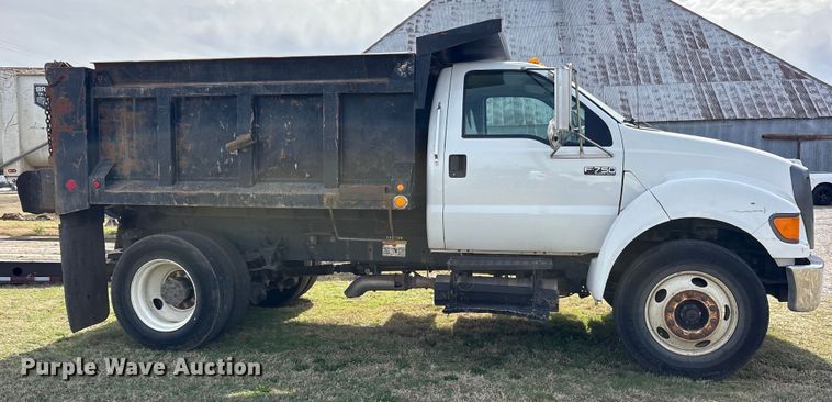 image for item ES8580 2009 Ford F750 Super Duty dump truck