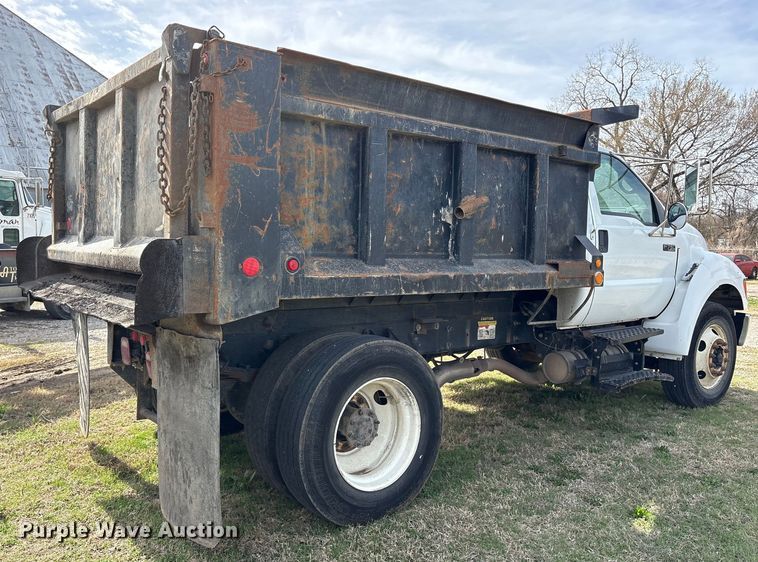 image for item ES8580 2009 Ford F750 Super Duty dump truck