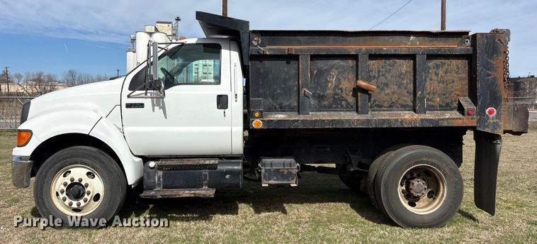 image for item ES8580 2009 Ford F750 Super Duty dump truck