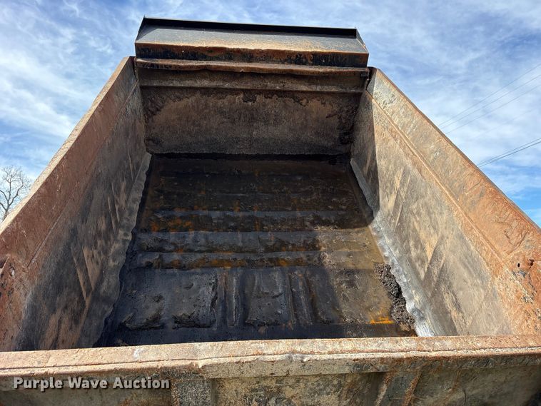 image for item ES8580 2009 Ford F750 Super Duty dump truck