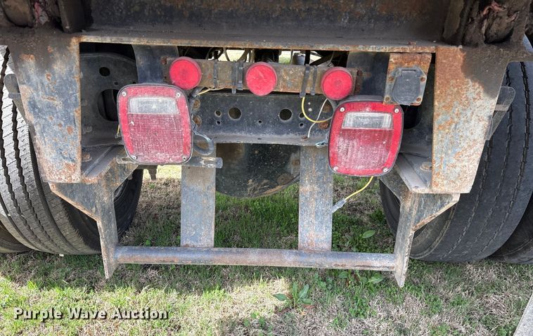 image for item ES8580 2009 Ford F750 Super Duty dump truck