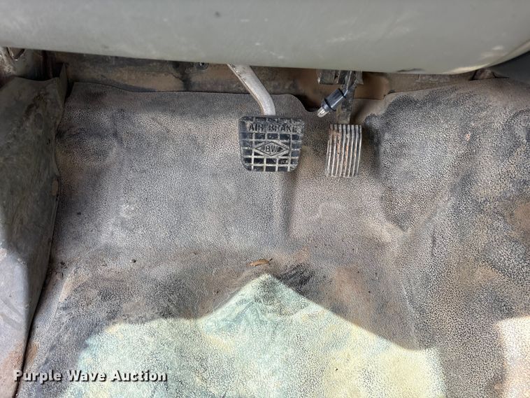 image for item ES8580 2009 Ford F750 Super Duty dump truck