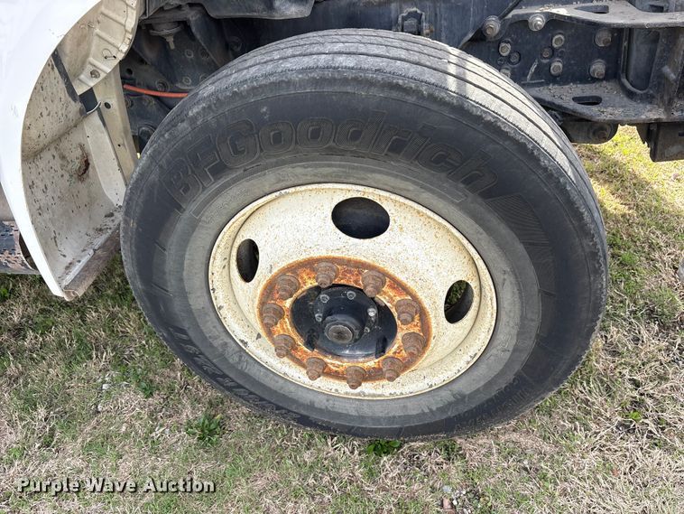 image for item ES8580 2009 Ford F750 Super Duty dump truck