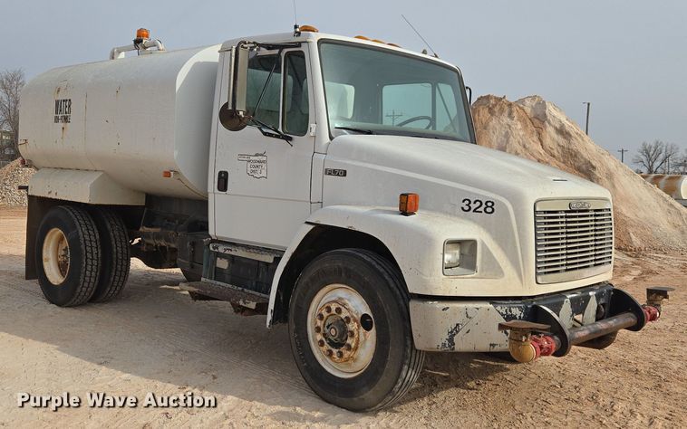 image for item ET1289 1995 Freightliner FL70 water truck