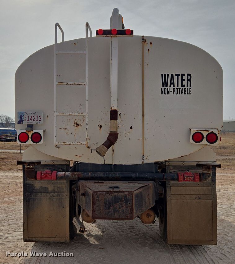 image for item ET1289 1995 Freightliner FL70 water truck