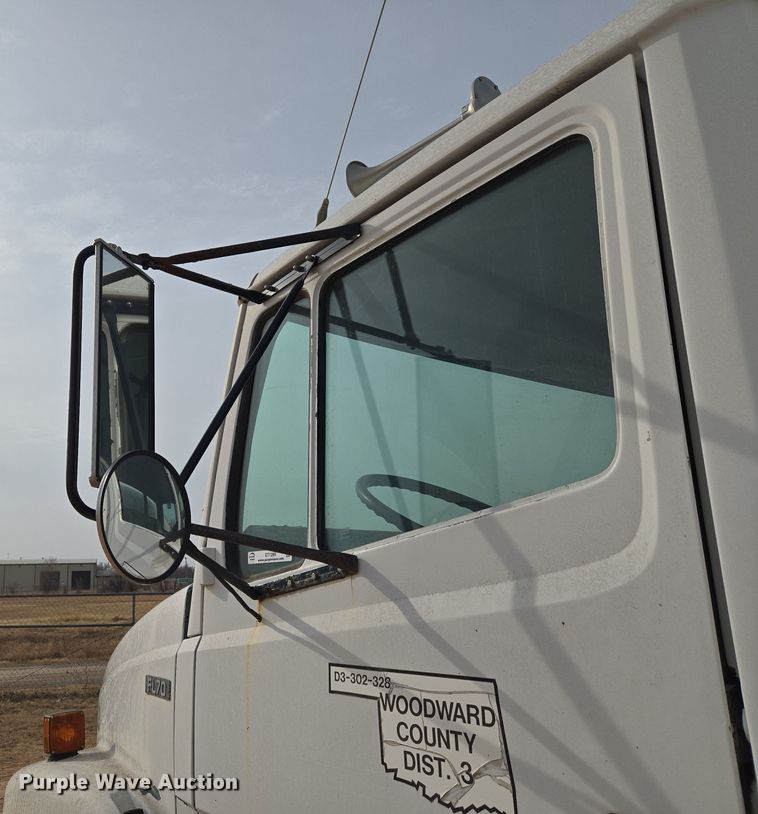 image for item ET1289 1995 Freightliner FL70 water truck