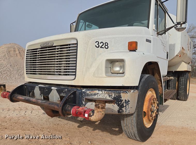 image for item ET1289 1995 Freightliner FL70 water truck