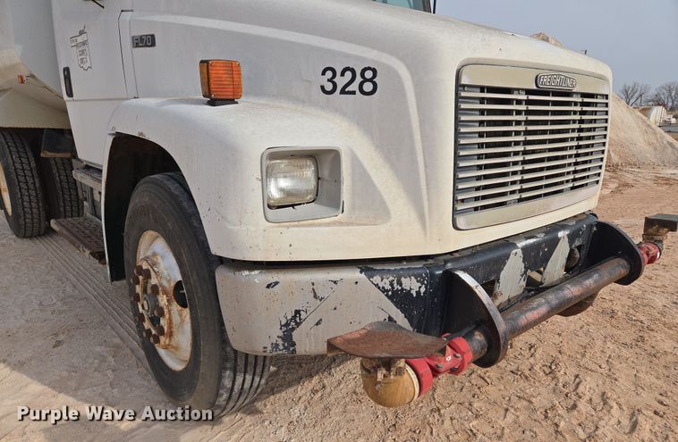 image for item ET1289 1995 Freightliner FL70 water truck