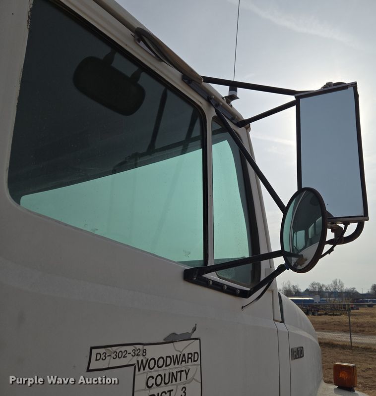 image for item ET1289 1995 Freightliner FL70 water truck