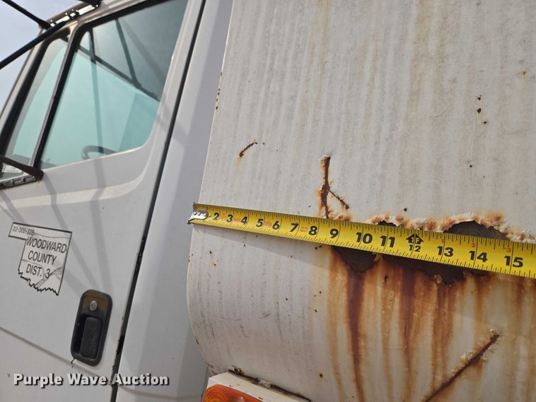 image for item ET1289 1995 Freightliner FL70 water truck