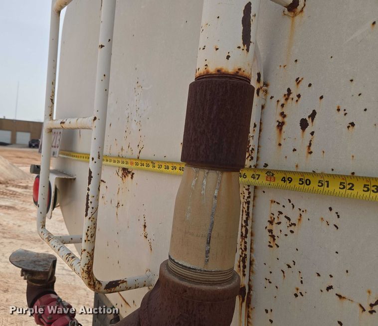 image for item ET1289 1995 Freightliner FL70 water truck