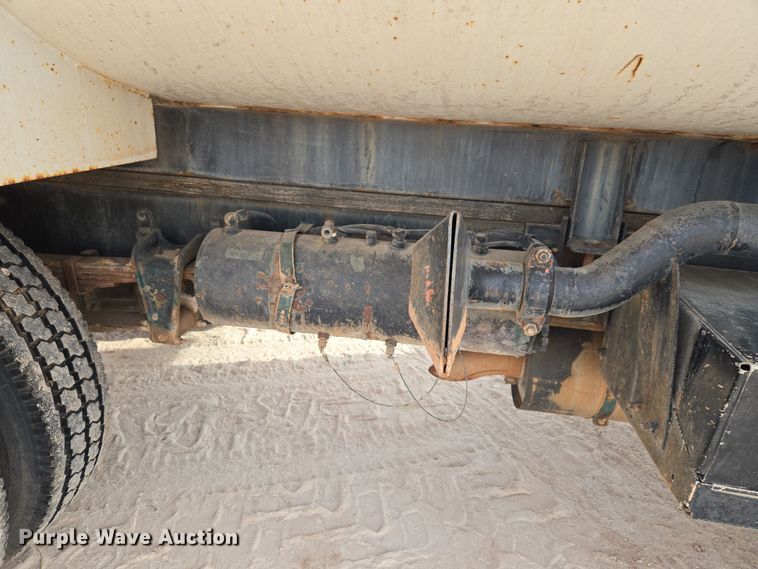 image for item ET1289 1995 Freightliner FL70 water truck