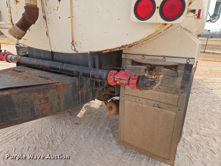 image for item ET1289 1995 Freightliner FL70 water truck