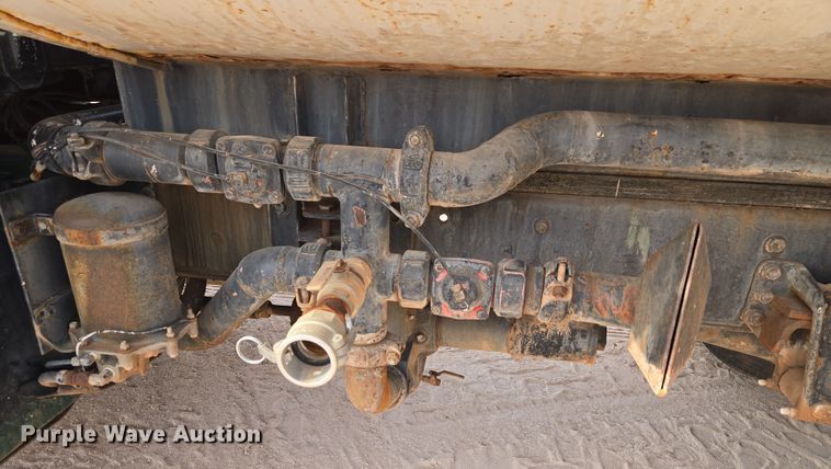 image for item ET1289 1995 Freightliner FL70 water truck