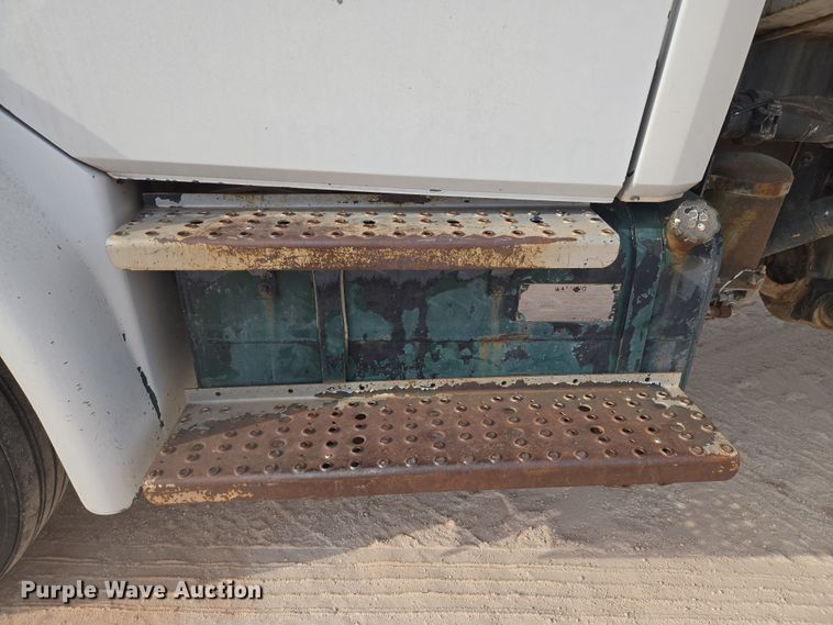 image for item ET1289 1995 Freightliner FL70 water truck