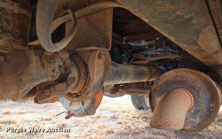 image for item ET1289 1995 Freightliner FL70 water truck