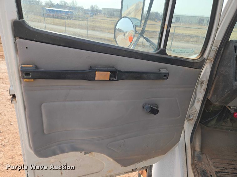 image for item ET1289 1995 Freightliner FL70 water truck