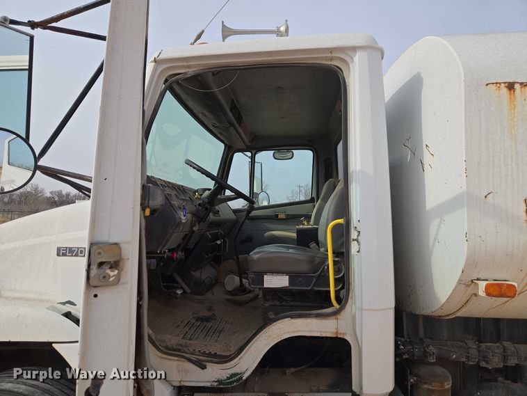 image for item ET1289 1995 Freightliner FL70 water truck