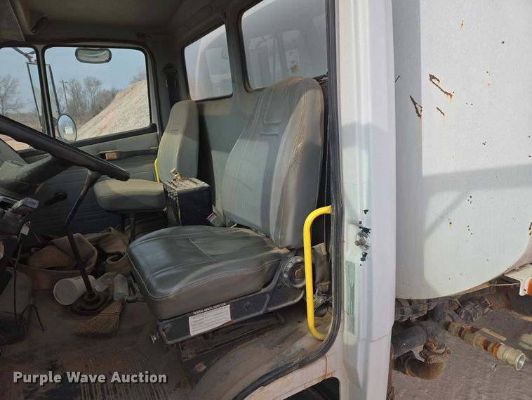 image for item ET1289 1995 Freightliner FL70 water truck