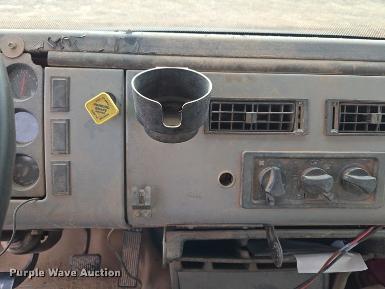 image for item ET1289 1995 Freightliner FL70 water truck